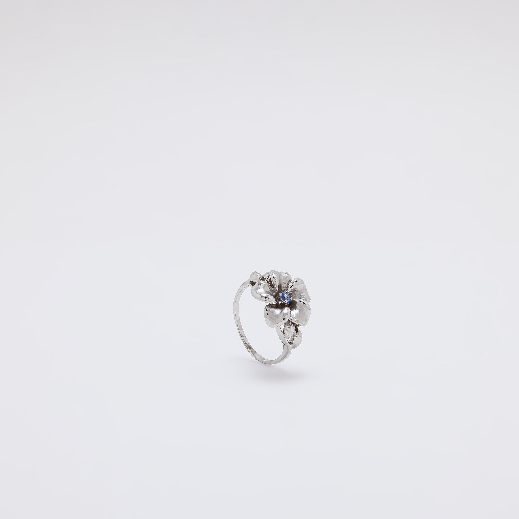 Single Sapphire Plumeria Ring [Size 6.75]