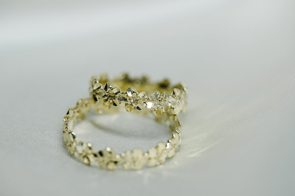 Plumeria Lei Ring in Green Gold [Size 8]